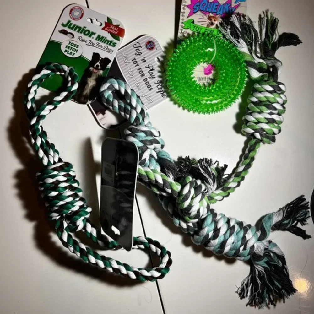 Dog Toys / Rope Toys‎ and Squeaky Toys (four) (new)